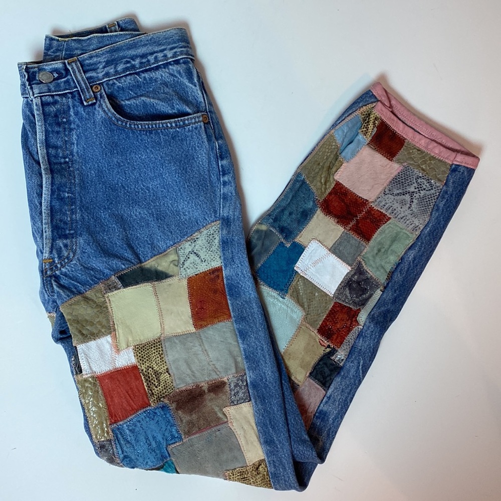 ⭐️HP⭐️ LEVI’S VINTAGE CUSTOM LEATHER PATCHWORK Hi Waist Button-Fly Jeans 24W 29L - Picture 16 of 16